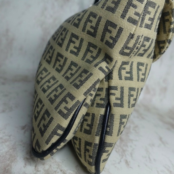 Authentic Fendi Zucca monogram baguette - Picture 5 of 13